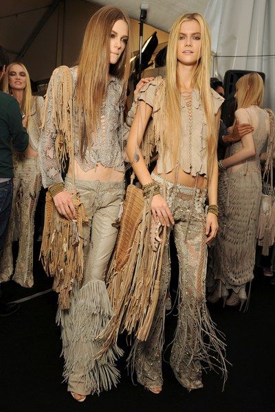 Roberto Cavalli Spring 2011 Ready-to-Wear Collection - Vogue Look Boho Chic, Boho Rock, Archive Fashion, Indie Sleaze, Boho Chic Outfits, Rock Chic, Fashion Runway, Vogue Runway, Roberto Cavalli