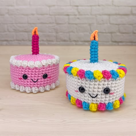 Crochet Birthday Cake, Cake Amigurumi, Crochet Food Patterns, Birthday Crochet, Birthday Cake Ice Cream, Crochet Birthday, Treats Birthday, Crochet Play Food, Crochet Cake