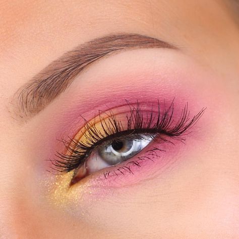 Make Up Designs, Yellow Makeup, Yellow Eyeshadow, Pink Eye Makeup, Easter Makeup, Eye Makeup Designs, Makijaż Smokey Eye, Eye Makeup Brushes, Colorful Eye Makeup