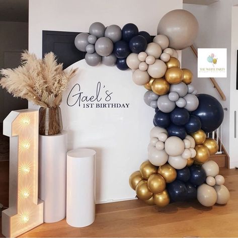 Mr Onederful Balloon Garland, Men Birthday Color Scheme, Ballon Garland Blue, Blue Black White Balloon Arch, Navy Balloon Arch, Black And White Balloons, Gold Birthday Decorations, Deco Ballon, Coin Photo