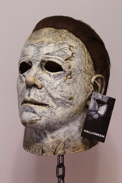 Michael Myers Halloween 2018 Mask Officially Licensed by Trick or Treat Studios Halloween Iv, Independent Movies, Michael Myers Mask, Halloween Costume Props, Steampunk Halloween, Halloween Iii, Trick Or Treat Studios, Living Dead Dolls, Slasher Movies