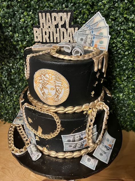 Mans 21st Birthday Ideas, Narco Theme Cake, Black And Gold Birthday Cake Men, Versace Birthday Party Ideas, Buchona Birthday Party, Buchona Outfit Party Theme, Buchon Party Theme For Men, Narco Theme Party, Money Party Theme