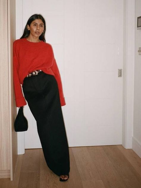 Black Maxi Skirt Outfit, London People, Silky Pants, Leandra Medine, Chic Winter Outfits, Maxi Skirt Outfits, Black Maxi Skirt, Maxi Coat, Fashion People