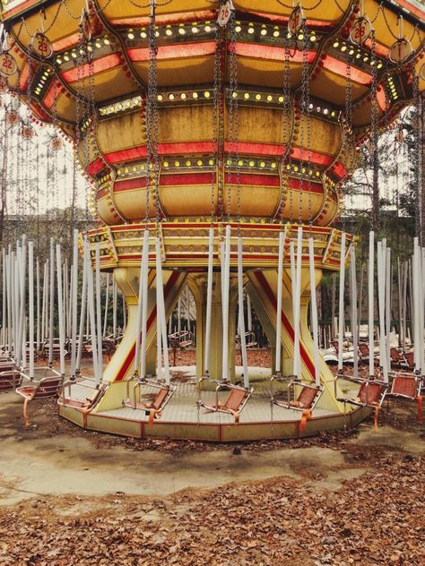 abandoned amusement park | White Water Park in Marietta, GA by Jeremiah Cowan Joyland Amusement Park, Six Flags New Orleans, Abandoned Malls, Abandoned Theme Parks, Abandoned Amusement Park, Haunting Photos, Creepy Photos, Abandoned Amusement Parks, Places In America