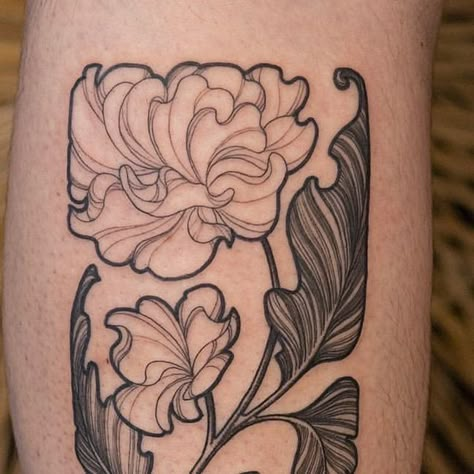 Flower Tattoo Linework, Symmetrical Flower Tattoo, Art Nouveau Tattoo Design, Modern Body Art, Plants Tattoo, Art Deco Plant, Aesthetic Tattoo Ideas, Art Deco Tattoo, Art Nouveau Tattoo