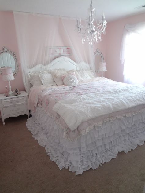 Beautiful Bedroom - Shabby Chic Shabby Chic Romantic Bedroom, Camera Shabby Chic, Chic Bedroom Design, Shabby Chic Bedroom Furniture, Shabby Chic Decor Bedroom, Decoration Shabby, Chic Bedroom Decor, Shabby Chic Room, Romantic Shabby Chic