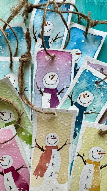 Watercolor Snowman Card, Watercolor Snowman Tutorial, Holiday Watercolor Paintings, Watercolour Christmas Tags, Watercolor Xmas Card Ideas, Handpainted Christmas Cards, Watercolor Christmas Bookmarks, Watercolor Paintings Christmas Cards, Handmade Tags Ideas