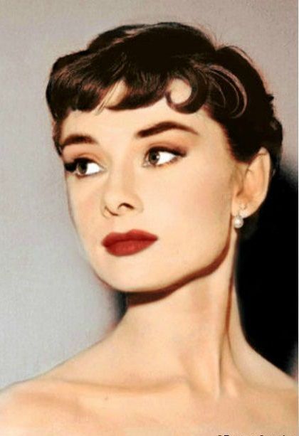 Audrey Hepburn Bangs, 50s Makeup And Hair, 1950s Hair And Makeup, Audrey Hepburn Wedding, Audrey Hepburn Makeup, Audrey Hepburn Hair, 1950s Makeup, Sabrina 1954, 50s Makeup