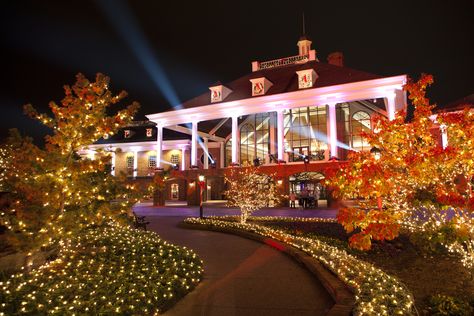 opryland hotel, the largest non-casino hotel in the united states. Christmas In Nashville Tn, Opryland Hotel Christmas, Christmas In Nashville, Nashville Christmas, Natal Country, Christmas Light Tour, Opryland Hotel, Christmas Lights Outside, Best Christmas Lights