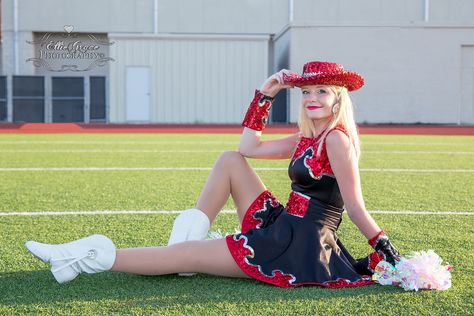 Drill Team Pose Ellie Grace Photography  www.elliegracephotography.com Drill Photo, Team Picture Poses, Dance Team Pictures, Drill Team Pictures, Dance Team Photos, Dance Senior Pictures, Outdoors Tattoos, Tattoos Architecture, Senior Pictures Music