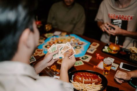 7 Brilliant Board Game Cafés And Bars In Melbourne To Level Up Your Next Game Night Board Game Cafe Ideas, Board Game Aesthetic, Free Board Games, Board Game Cafe, Cosy Cafe, Game Cafe, Cafe Ideas, Trivia Night, Noodle Dishes