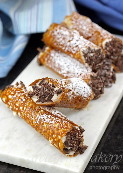 Vegan Cannoli Recipe Vegan Cannoli Recipe, Vegan Cannoli, Cannoli Cake, Homemade Tofu, Cannoli Recipe, Cannoli Cream, Vegan Ricotta, Vegan Bakery, Vegan Cream Cheese