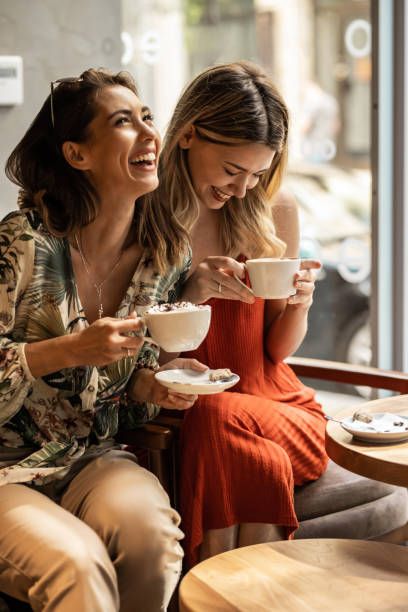 People Drinking Coffee, Nyc Coffee Shop, Nyc Coffee, Cafe Pictures, Tea Burn, Coffee Stock, Happy Coffee, Coffee With Friends, Women Talk