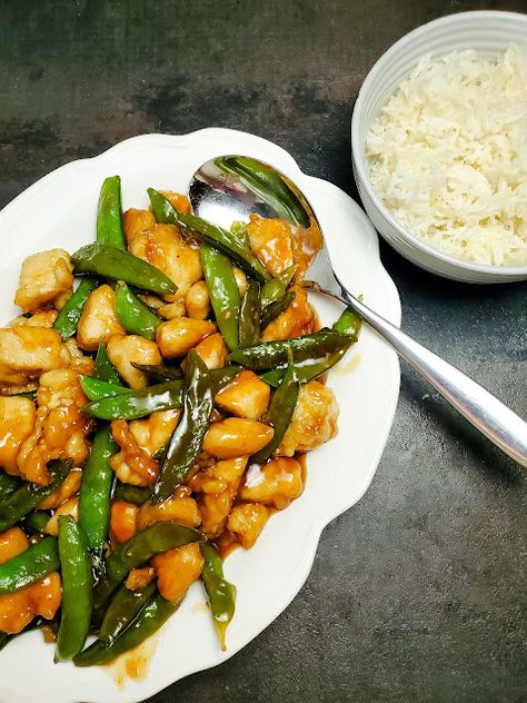 Chicken And Pea Pods Stir Fry, Orange Chicken Stir Fry, Sugar Snap Pea Recipe, Snap Peas Recipe, Garlic Chicken Stir Fry, Teriyaki Chicken Stir Fry, Main Dish Meals, Dijon Chicken, Sriracha Chicken