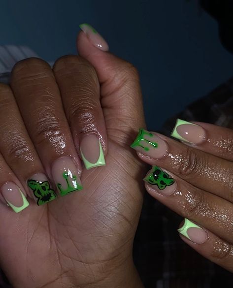 Short Spooky Nails Gel, Spooky Halloween Nails Acrylic Short, Nail Ideas Halloween Short, Short Duck Nails Halloween, Short Green Halloween Nails, Braiding Nails Set, Short Nail Designs Fall 2024, October Nail Designs Short, October Nails Ideas Short