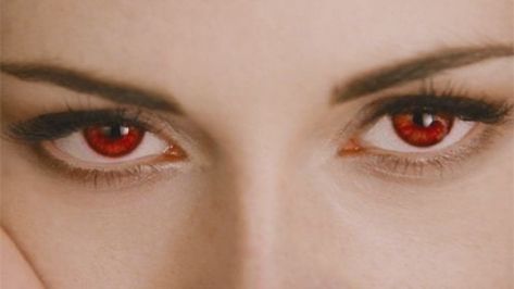 Vampire Eyes, Fire Eyes, Bella Cullen, Twilight Breaking Dawn, Twilight Photos, Vampire Teeth, Fantasy Films, Nagito Komaeda, Aesthetic Eyes