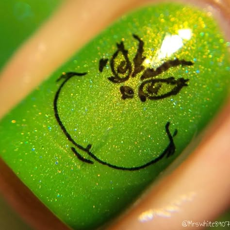 Grinch Valentines, The Grinch Nail Art, Grinch Nail Art, O Grinch, Monster Nails, Xmas Nail Art, Nail Water Decals, Christmas Nail Art Designs, Jamberry Nails