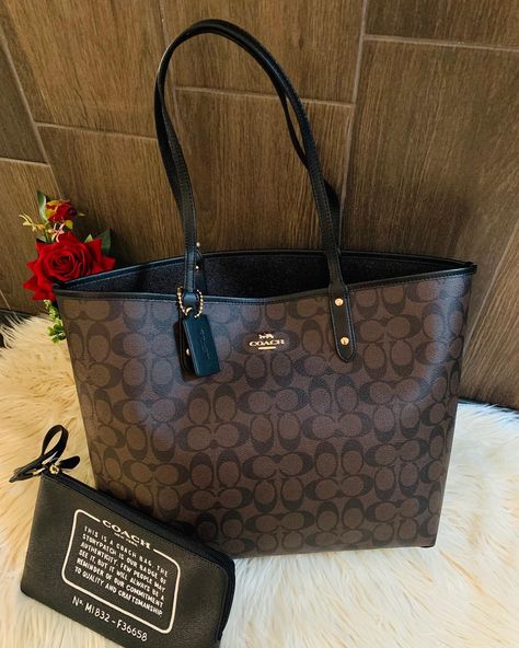 Coach Tote Bag Aesthetic, High End Fashion Aesthetic, Royal Handbags, Tote Bag University, Coach Bag Outfit, University Bag, Coach Tote Bag, Big Tote Bags, School Tote