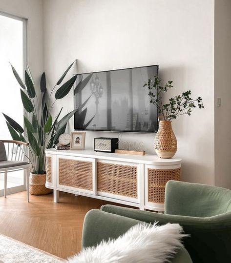 Pink And Wood Living Room, Black Leather Living Room, Beige Walls Bedroom, Small Condo Decorating, Decor Around Tv, Tv Unit Decor, Condo Living Room, Apartment Living Room Design, Living Room Design Inspiration