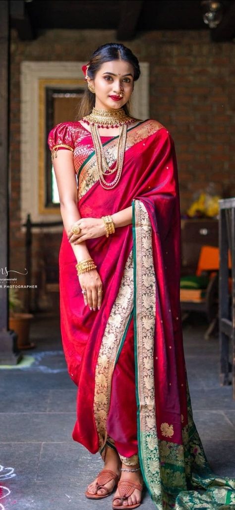 Bridal Nauvari Look, Marathi Nauvari Saree Look, Marathi Saree Photoshoot Poses, Peshwai Blouse Design, Navari Look Simple, Paithani Saree Photoshoot Poses, Blouse Designs For Navari Saree, Red Navari Saree Marathi Bride, Velvet Navari Saree Marathi Bride