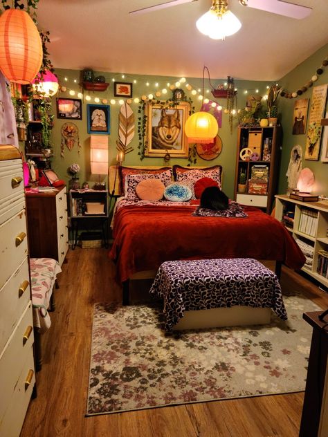 Cozy Tiktok Bedroom, Eccentric Decor Bedroom Ideas, Bedroom To Living Room Convert, Charmed Bedroom, Twilight Room Inspiration, Small Bedroom Ideas Maximalist, Bella Swan Bedroom Aesthetic, Maximalist Decor Bedroom Vintage, Small Bedroom Maximalist