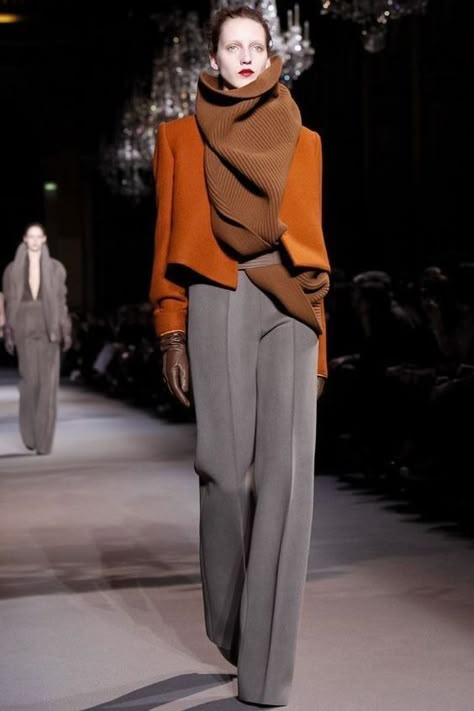 Runway Photography, Haider Ackermann, Live Fashion, Fashion Tips For Women, Looks Chic, Grey Pants, 가을 패션, Fashion Runway, Winter Fashion Outfits