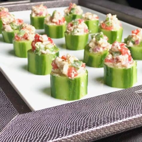 Stuffed Greek Cucumber Cups Appetizer Canape Recipes, Mediterranean Sweet Potatoes, Retreat Food, 100 Calorie Recipes, Smoked Salmon Canapes, Easy Canapes, Cooked Cucumber, Greek Cucumber, Canapes Faciles