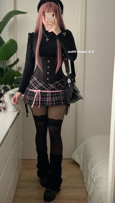 Grunge Pink Aesthetic Outfits, Pastel Goth Style Outfits, Dark Pastel Outfit, Cute Goth Outfits Aesthetic, Gothic Pastel Outfits, Mirukurum Outfits, Cute Fem Outfits, Cute Pastel Outfits Aesthetic, Pastel Goth Outfit Ideas