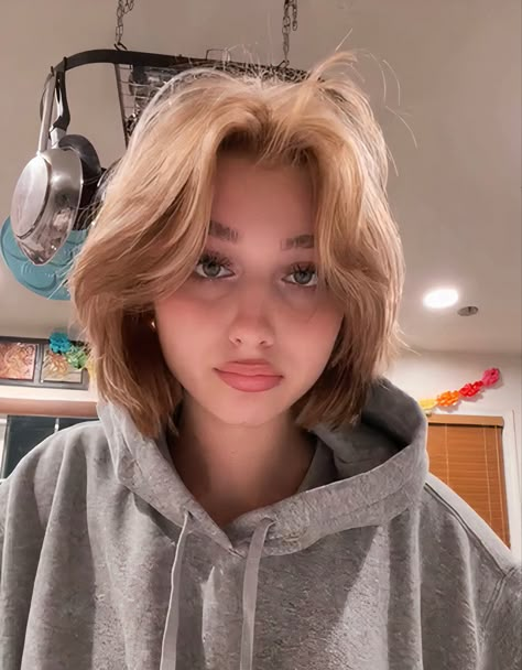 Blonde Aesthetic Short Hair, Rupunzle Short Hair, Short Bob Hair Aesthetic, Short Hair Esthetics, Lustforlana Hair, Teen Girls Short Haircuts, Shirt Shaggy Haircuts, Short Hair Cuts For Girls 12, Short Hair For Girls Teens