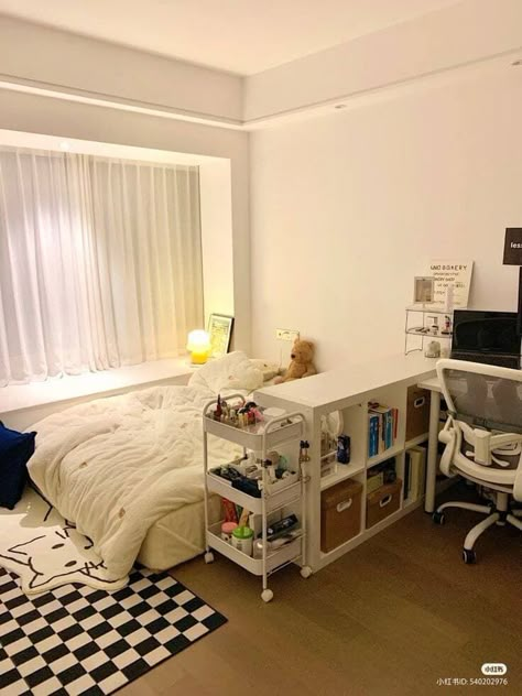 11 Genius Single Dorm Room Ideas (2023) - College Savvy Minimalist Single Bedroom, Small Room Inspo Aesthetic, Single Dorm Room Ideas, Post Modern Bedroom, Single Dorm Room, Korean Bedroom, Hiasan Bilik Tidur, Low Bed, Own Room