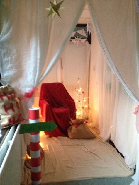 Grotto for school Santa's Grotto Ideas Diy, School Grotto Ideas, Diy Santas Grotto School, Santa Grotto Ideas School, Santas Grotto Diy, Santa Grotto Ideas, Christmas Grotto Ideas, Christmas Tent, Grotto Ideas