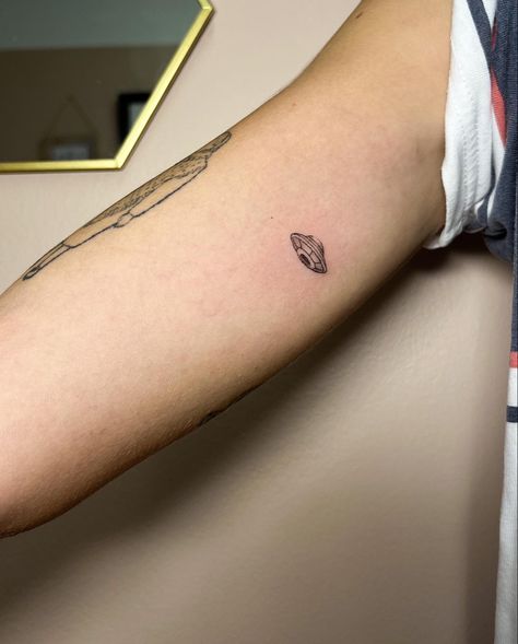 Tiny Ufo Tattoo, Small Ufo Tattoo, X Files Tattoo, Ink Poisoning, Spiritual Lessons, Ufo Tattoo, Tattoos Inspo, Tiny Wrist Tattoos, Handpoke Tattoo