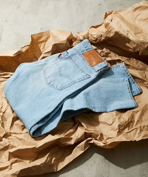 Denim Photography, Flat Lay Photography Fashion, Preloved Clothes, Denim Ideas, Foto Tips, Flatlay Styling, Flat Lay Photography, Perfect Pant, Product Shoot