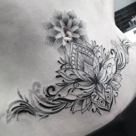 Stomach Tattoos Around Belly Button, Tatoos Woman Belly, Belly Cover Up Tattoo, Mandala Belly Tattoo, Lotus Belly Tattoo, Female Belly Tattoos, Lotus Stomach Tattoo, Lower Back Mandala Tattoo, Mandala Stomach Tattoo