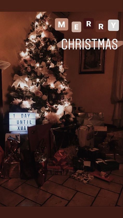 Christmas Pic Ideas, Christmas Instagram Story, Christmas Snap, Photo Snapchat, Christmas Instagram, Story Insta, Holiday Photography, London Christmas, Story Ideas Pictures