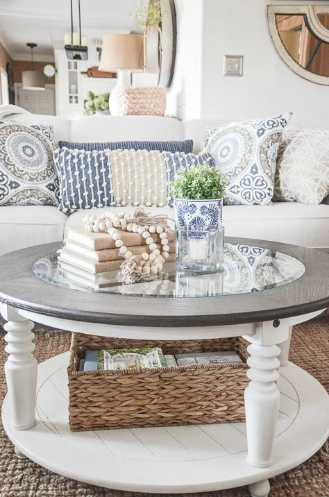 Round coffee tables are not that hard to decorate when you know how! Keep is simple and you can style a fabulous coffee table every time! #homedecor #coffeetablestyling #decorating #howtodecorate Modern Coffee Table Decor, Round Coffee Table Styling, Round Coffee Table Decor, Farmhouse Style Coffee Table, Coffee Table Decor Living Room, Round Coffee Tables, Table Decor Living Room, Simple Coffee Table, Coffee Table Decor