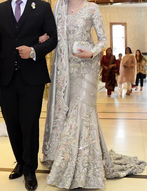 Mermaid Pakistani Wedding Dress, Kareena Wedding, Fishtail Lehenga, Walima Outfit, Walima Bride, Weddings 2024, Valima Bride, Wedding Day Dresses, Bridal Mehndi Dresses