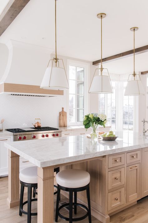 Interior Design Styles Quiz, Transitional Interior Design, Transitional Kitchen Design, Beautiful Kitchen Designs, Kitchen Design Trends, Transitional Kitchen, Kitchen Inspiration Design, Kitchen Trends, Modern Farmhouse Kitchens