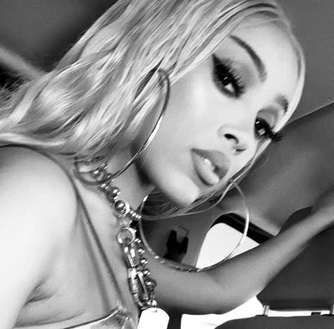 Doja Cat Icon, Doja Cat Aesthetic, Rapper Aesthetic, The Fame Monster, Makeup Hairstyles, Cat Icon, Female Rappers, Celebrity Beauty, American Rappers