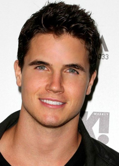 Robbie Amell, Punk Disney Princesses, Celebrity Men, Shifter Romance, Characters Inspiration, Heart Throb, Celebrity Guys, Prince Eric, Very Happy Birthday