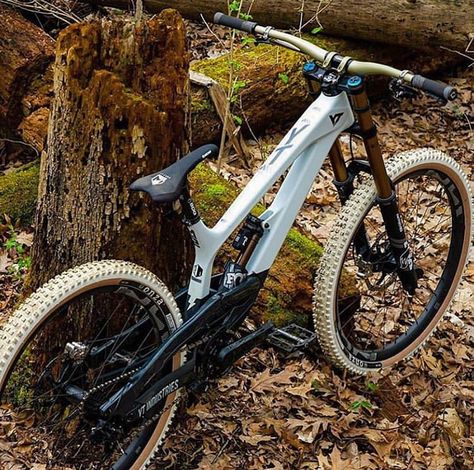 Freeride Mtb, White Wheels, Mountain Biking Photography, Mt Bike, Bicycle Mountain, Мотоциклы Cafe Racers, Stunt Bike, Downhill Mountain Biking, Bicycle Mountain Bike