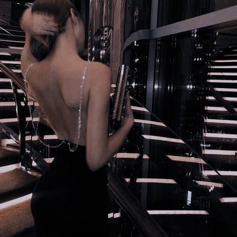 Look Gatsby, Stile Kylie Jenner, Night Luxe, Boujee Aesthetic, Queen Aesthetic, Rich Girl Aesthetic, Rich Girl Lifestyle, Dark Feminine Aesthetic, Luxury Lifestyle Dreams