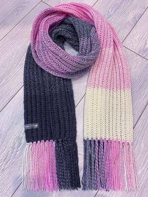 Muffler Crochet, Two Color Knitting Patterns, Mens Knitted Scarf, Scarf Colors, Crochet Scarf Easy, Knitting Scarf, Trendy Outfits Indian, شال كروشيه, Woolen Scarves