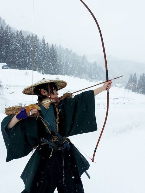 Japanese Archer, Archery Poses, Samurai Tattoo, People Poses, Human Reference, Body Reference Poses, Human Poses Reference, Bow And Arrow, Human Poses