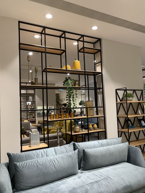 Regal Industrial, Modern Partition Walls, Room Partition Wall, Iron Furniture Design, Welded Furniture, Foyer Design, Living Room Partition, Living Room Partition Design, Room Partition Designs