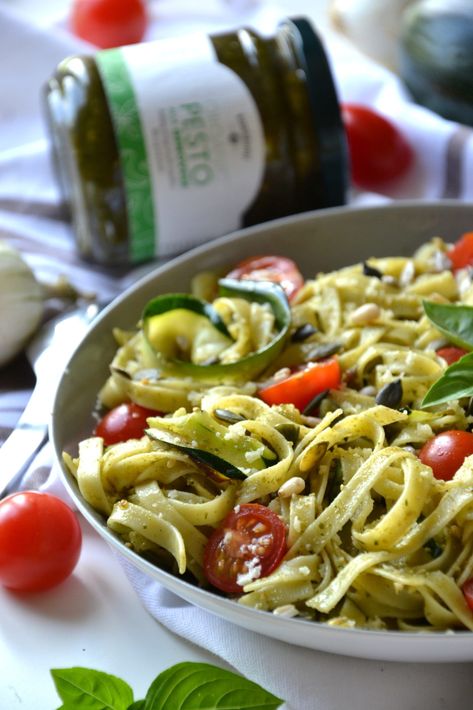 Stuffed Squash Vegetarian, Pesto Tagliatelle, What To Eat Tonight, Pasta With Pesto, Pasta Pesto, Vegetarian Quinoa, Zucchini Recipe, Vegetable Lasagna, Summer Vegetable