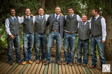 Groomsmen In Jeans, Groomsmen Attire Fall Wedding, Groom Attire Rustic, Western Wedding Groomsmen, Country Groom Attire, Groomsmen Jeans, Casual Groomsmen Attire, Country Groomsmen, Country Wedding Groomsmen