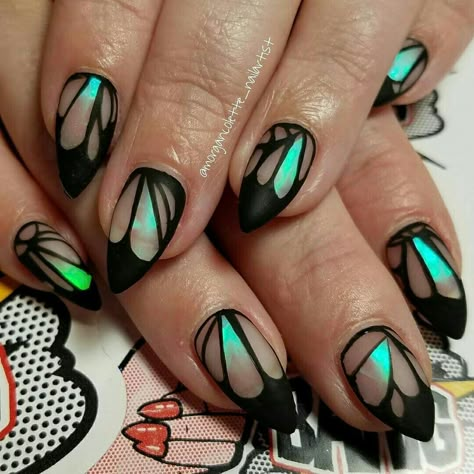 Butterfly wing nails Cutesy Nails, Elegant Hands, Unghie Sfumate, Witchy Nails, Gothic Nails, Butterfly Nail Art, Goth Nails, Butterfly Nail, Nail Art Inspiration