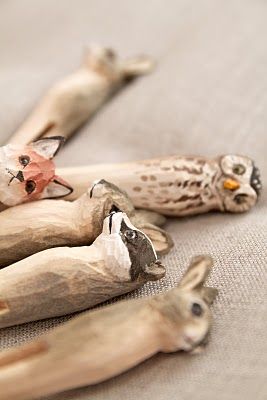 ∷ Variations on a Theme ∷ Collection of carved woodland animal clothespins Tre Kunst, Whittling Projects, Repurposed Art, Clothes Pegs, Wooden Owl, Repurposed Wood, Wooden Pegs, Wooden Animals, Whittling