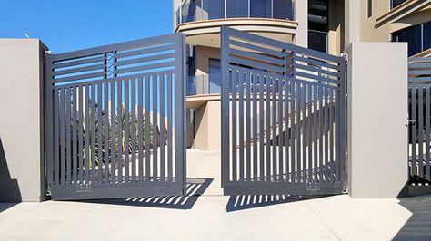 Simple Gate Designs, House Front Gate, Gate For Home, Iron Main Gate Design, Home Gate Design, Gate Designs Modern, Grill Gate Design, House Main Gates Design, Modern Gate